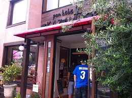 お店の入り口は混雑