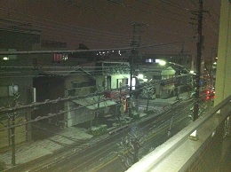 自宅から見た積雪の道路