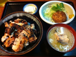 定番の焼鳥丼