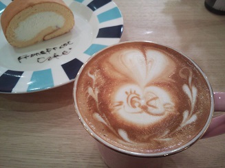 フランフランカフェでラテアート