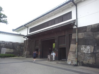お昼休みに皇居散策(1)
