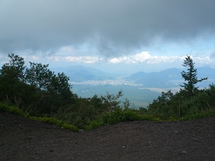 雲海の下に広がる町(1)