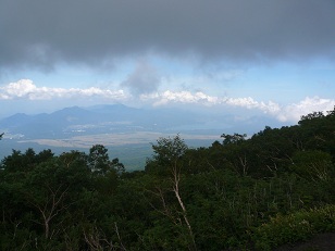 雲海の下に広がる町(2)