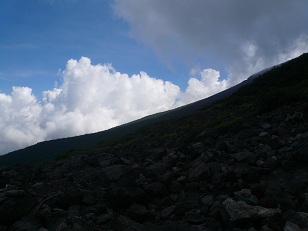 稜線と雲