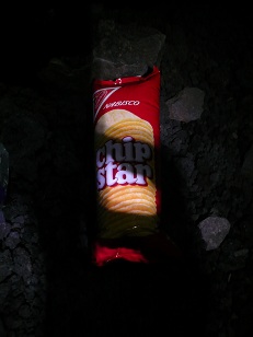 山頂ではチップスターの容器がパンパンに膨れた