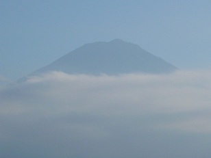 雲間の富士山(1)