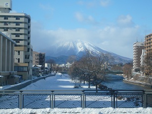 盛岡市内からの岩手山
